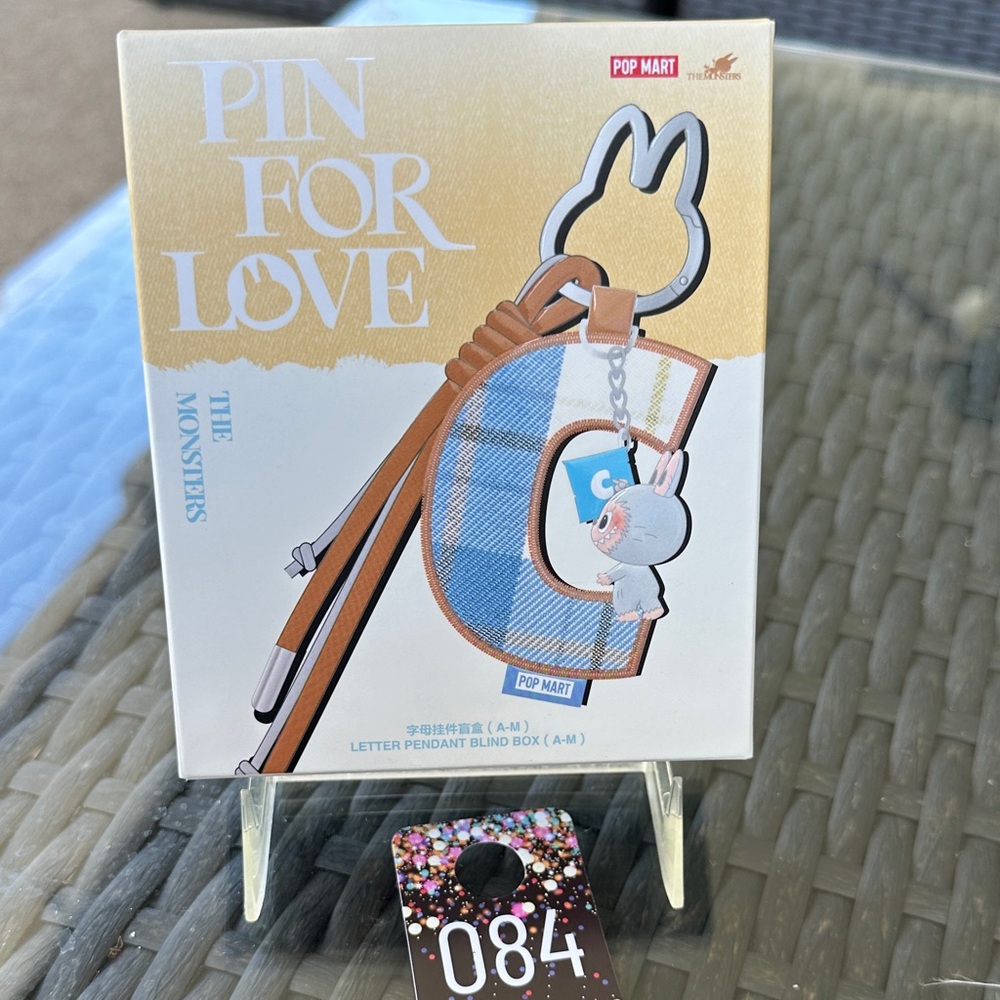 084, Pop Mart Pin for Love Keychain Letter D